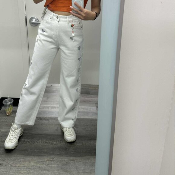 KIMHEKIM Heart Stamped Wide Leg High Rise Jeans - Picture 4 of 4